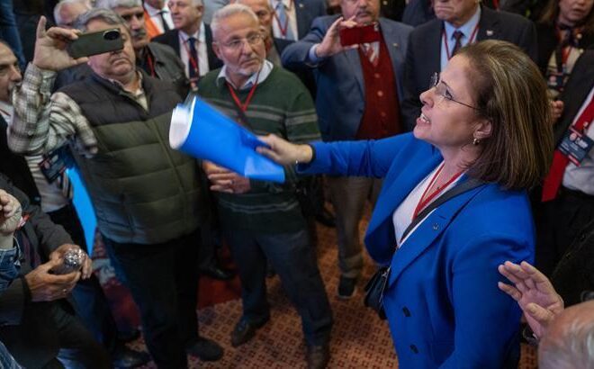 Demokrat Parti Genel Başkanlığına Gültekin Uysal yeniden seçildi! Kongrede adaylık tartışması